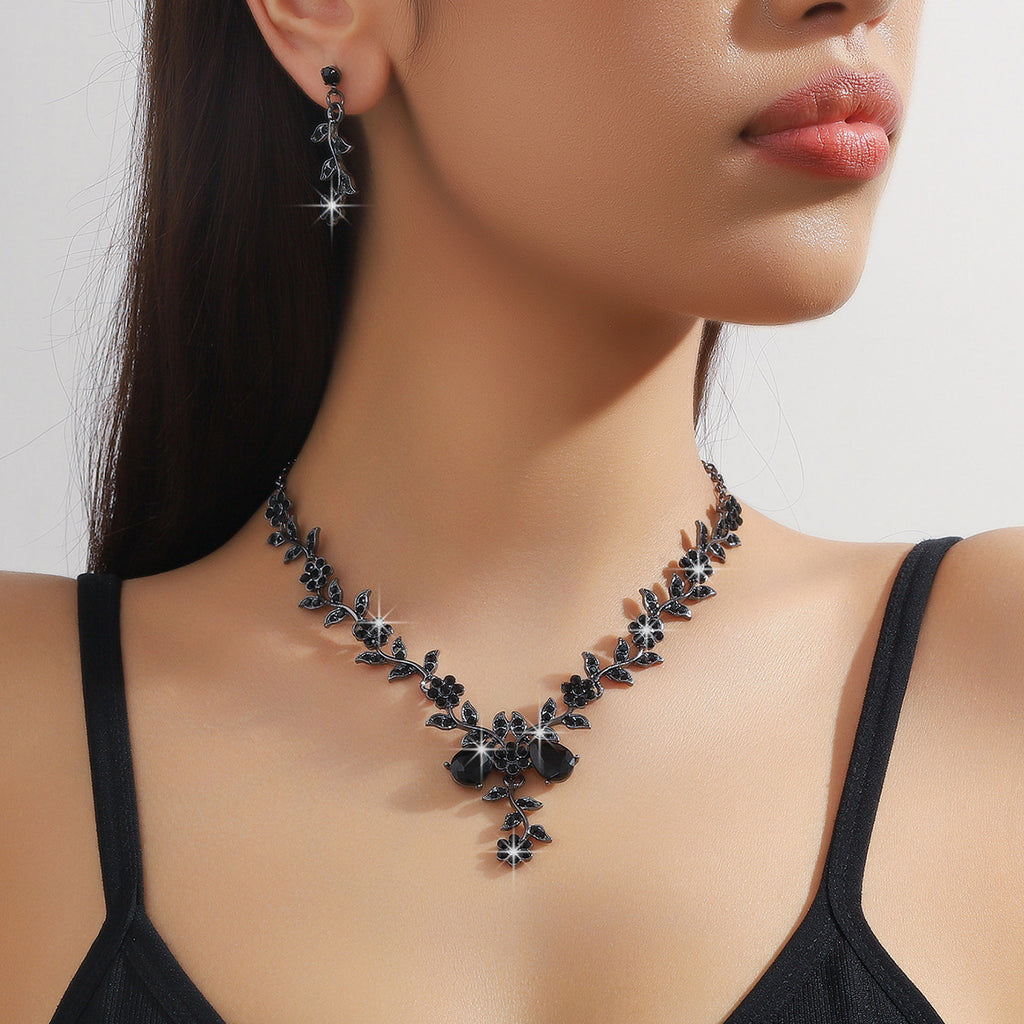 Women’s bridal necklace and earrings jewelry set