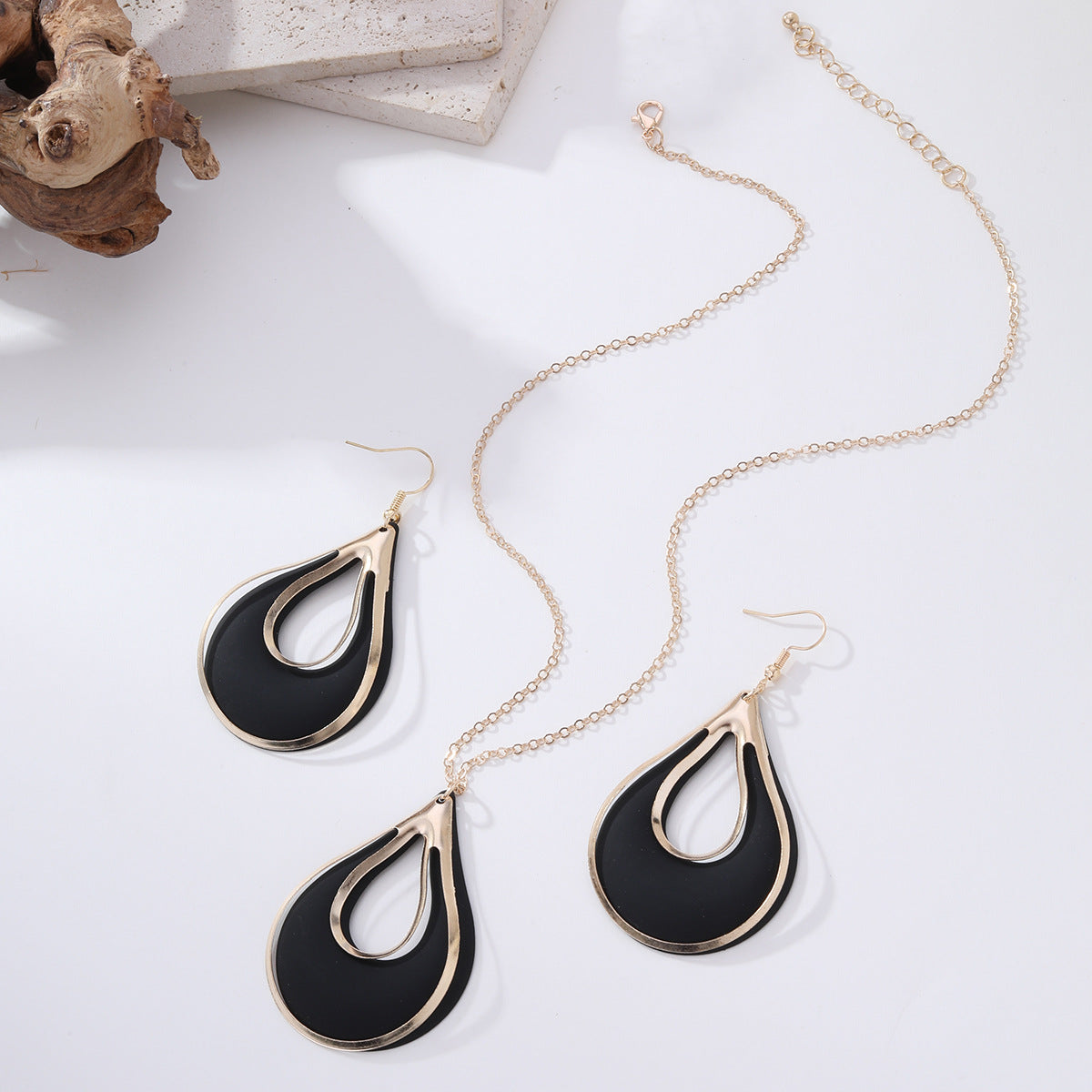 Fashion zinc alloy pendant necklace and earrings set