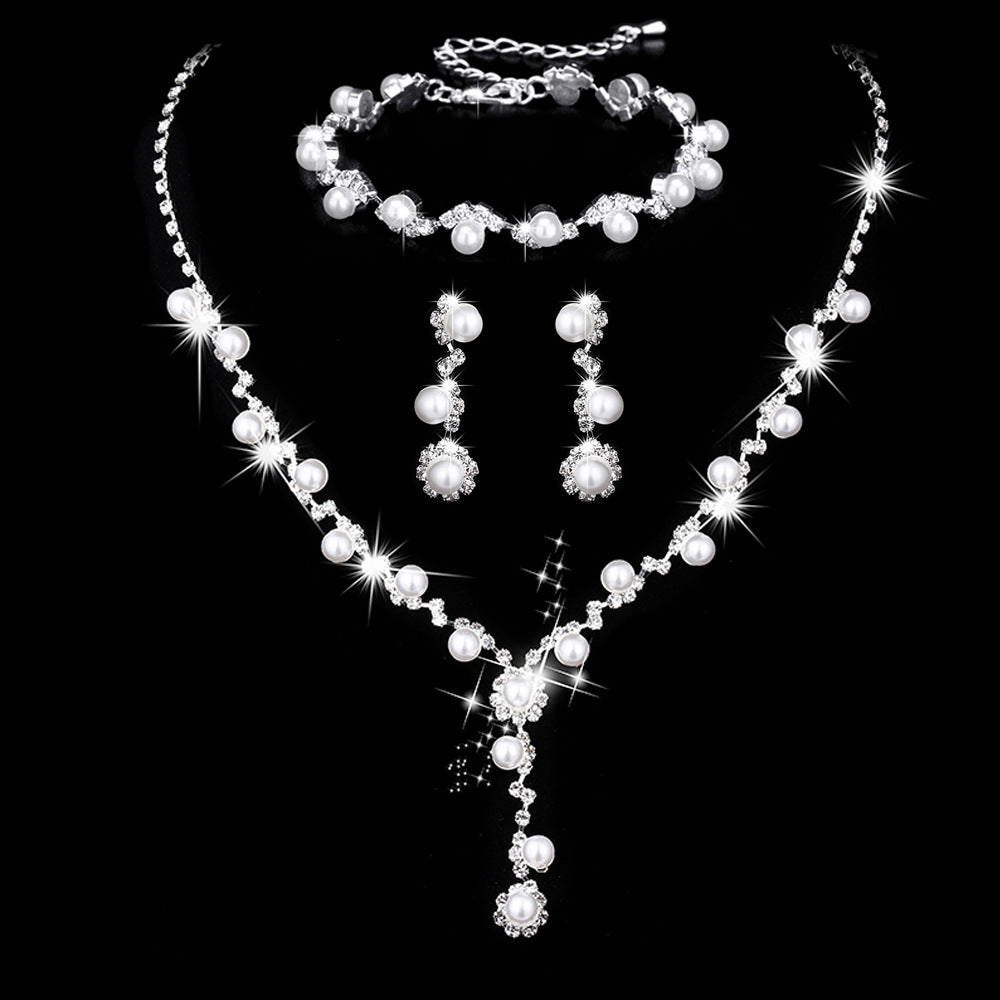 Monochrome pearl jewelry set with bamboo chain necklace