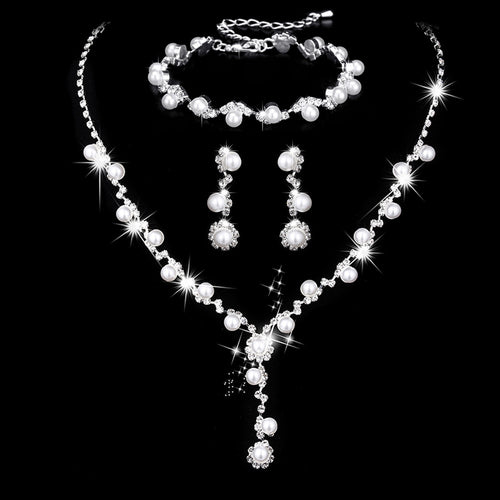 Monochrome pearl jewelry set with bamboo chain necklace