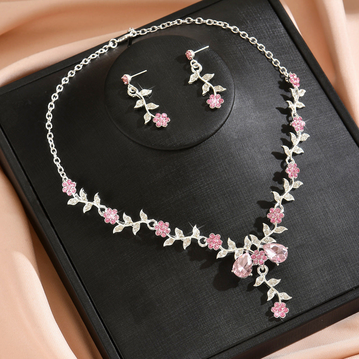 Oval shape alloy necklace and earrings set