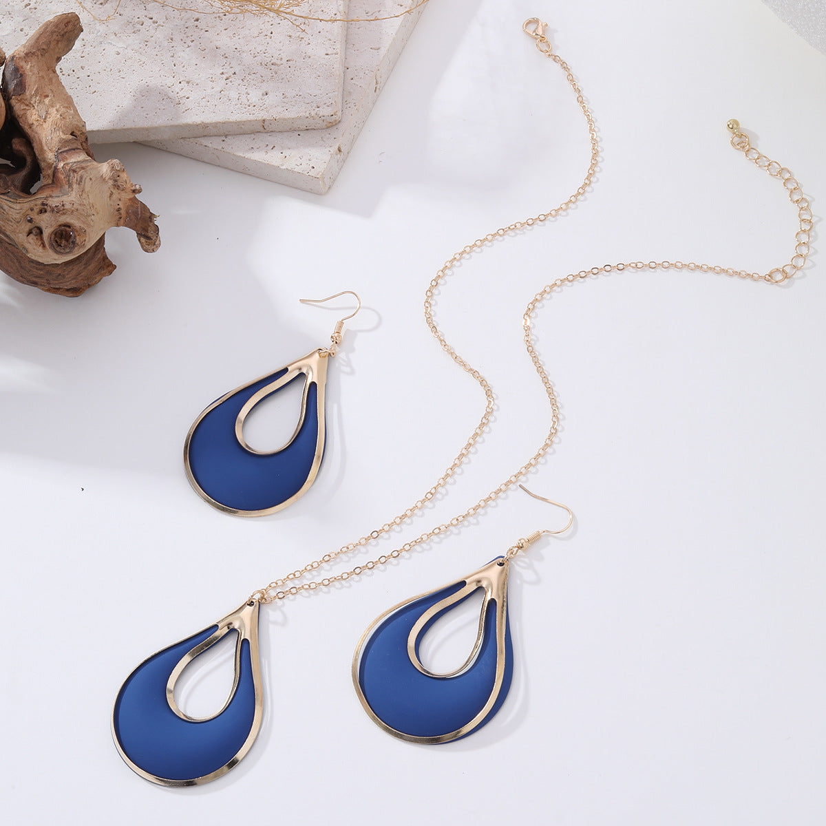 Fashion zinc alloy pendant necklace and earrings set